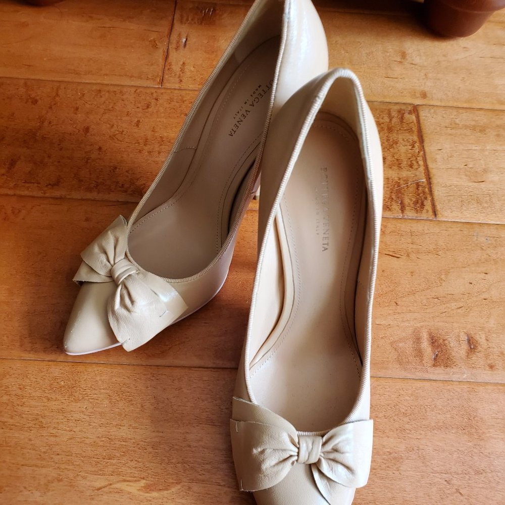 Bottega Veneta Light Pink pumps with front bow